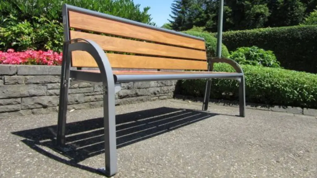 Banc d'extérieur STELIA en acier inoxydable, acier, bois et plastique recyclé