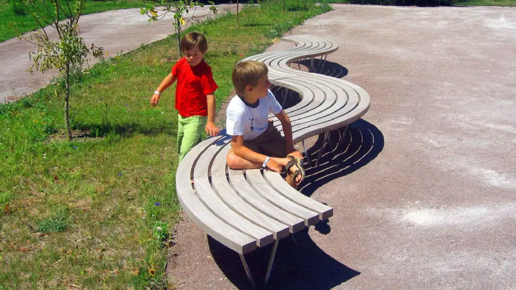 Banc d'extérieur SINU en acier inoxydable et bois