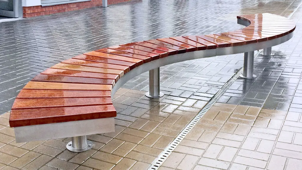 Banc d'extérieur Chronos en acier inoxydable et bois