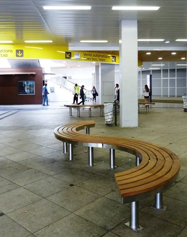 Bancs publics en gare souterraine d'Orléans : l'aménagement de la place Jeanne d'Arc, photo 5