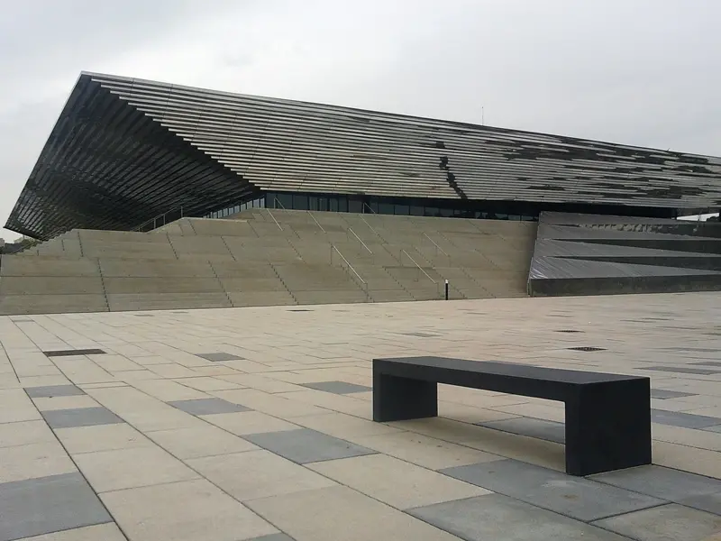Kinder Arena de Rouen : parvis équipé de bancs béton C-BLOC, photo 2